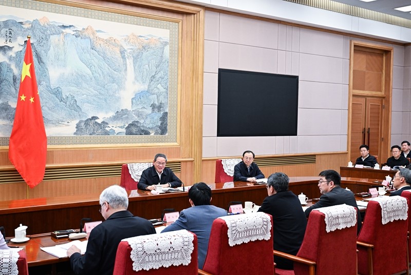 D:\桌面\1月\1.22\头条4\李强主持召开座谈会\6387307305405227984648087.jpg