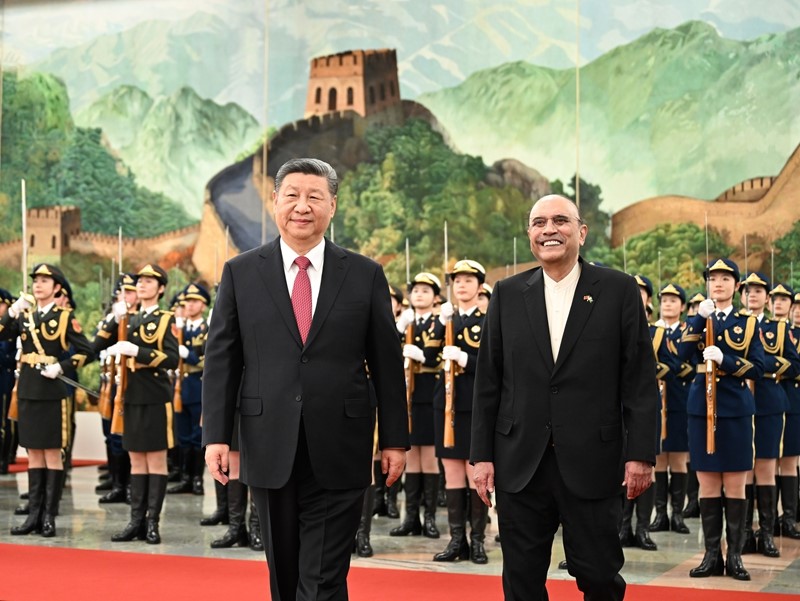D:\桌面\2月\2.7\头条\习近平同巴基斯坦总统扎尔达里会谈\5.JPG