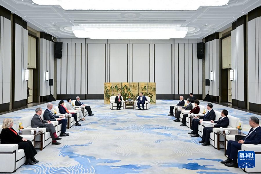 D:\桌面\2月\2.10\头条\习近平会见国际奥林匹克委员会主席巴赫\2.jpg