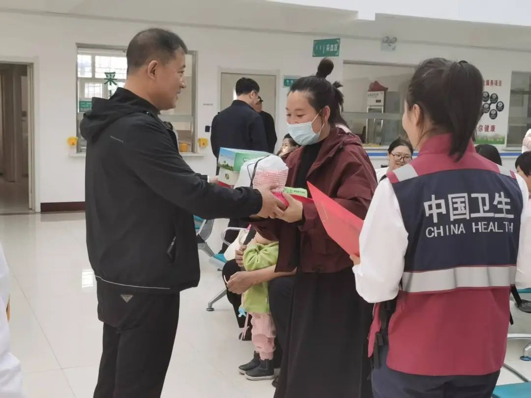 D:\桌面\公众号\4月\来源-陈巴尔虎旗人民政府\4.30\党建引领·守护未来 市旗两级疾病预防控制中心联合开展儿童预防接种宣传活动\22.jpg