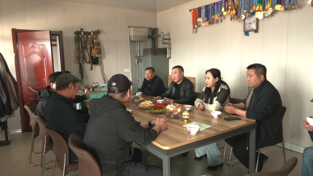 D:\桌面\公众号\5月\来源-陈巴尔虎旗人民政府\5.28\陈巴尔虎旗人大常委会调研组赴部分苏木就《内蒙古自治区建设国家重要农畜产品生产基地促进条例》开展调研\11.png